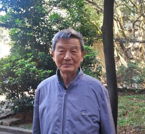 管楚度教授